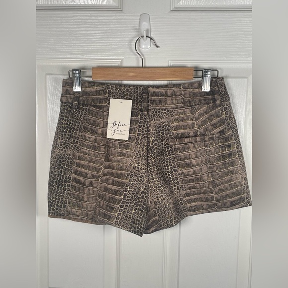 Before You Collection Crocodile Print Shorts NWT Small - Picture 5 of 10